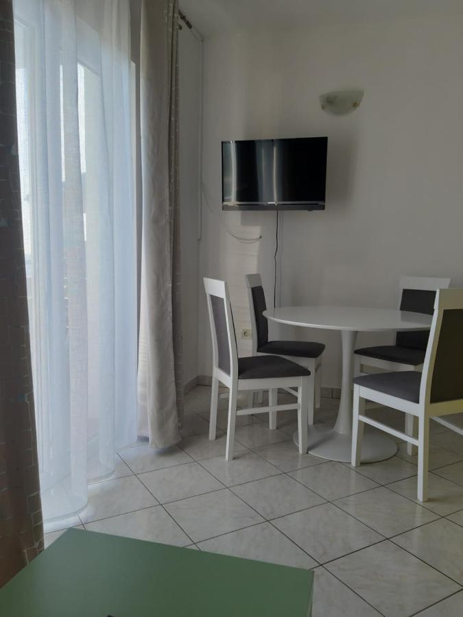 Apartment Paradise *